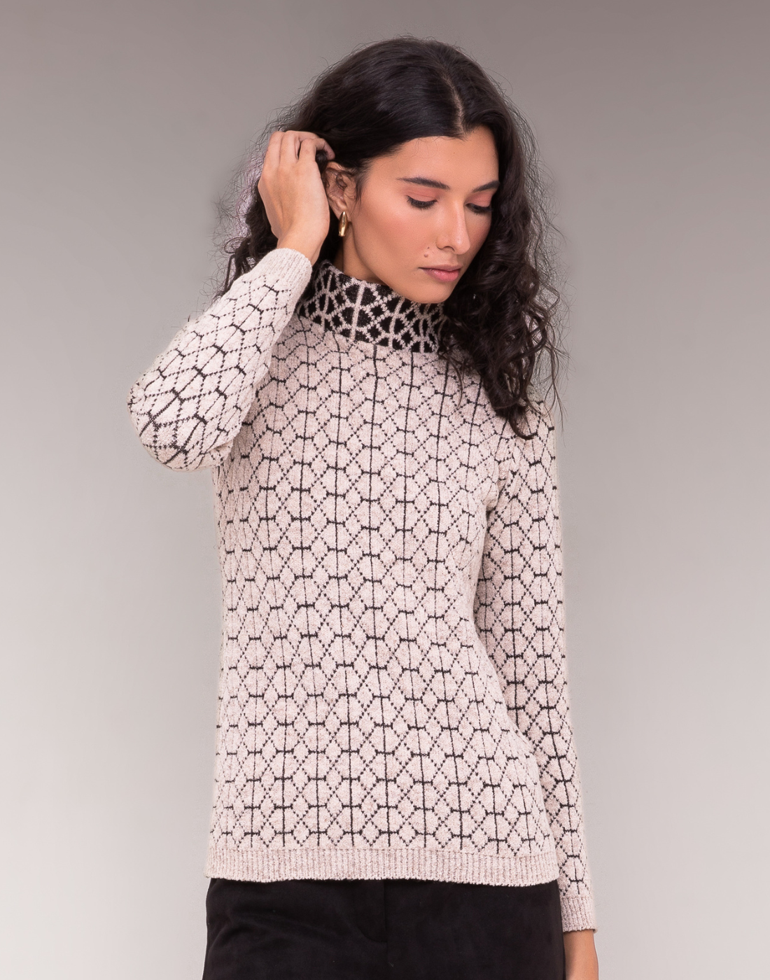 Blusa Mousse Geométrica Bege e Preta