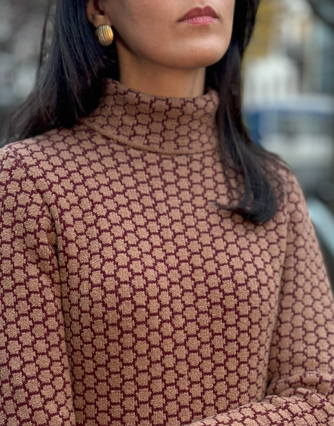 Blusa Mousse Poá Berna Caramelo Suave