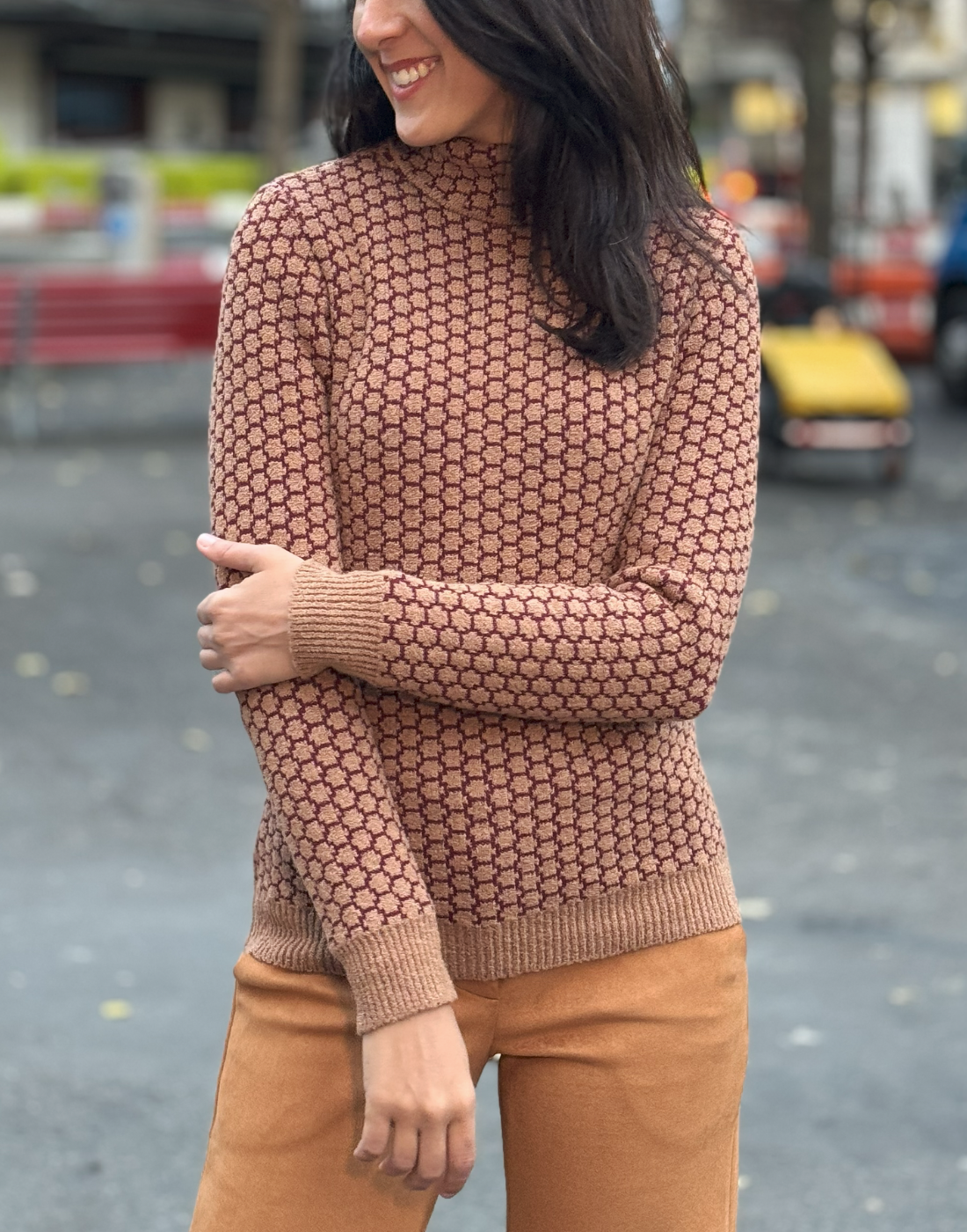 Blusa Mousse Poá Berna Caramelo Suave