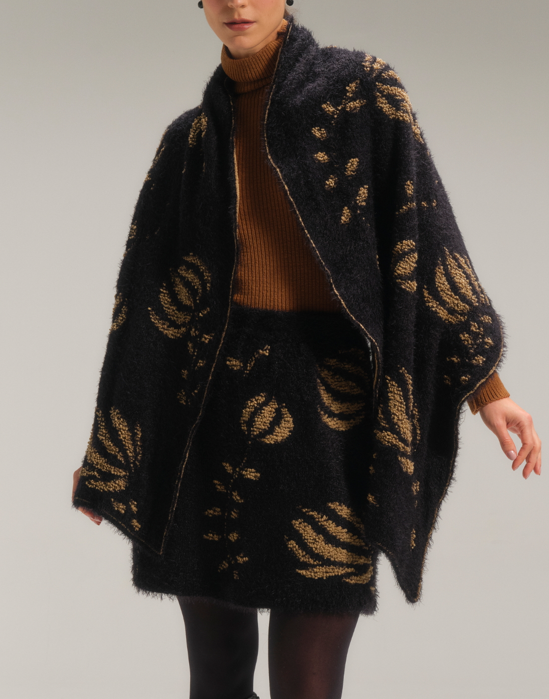 Xale Floralis Plumoso Preto - U