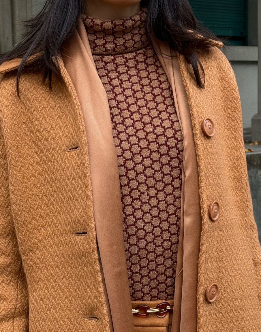 Blusa Mousse Poá Berna Caramelo Suave