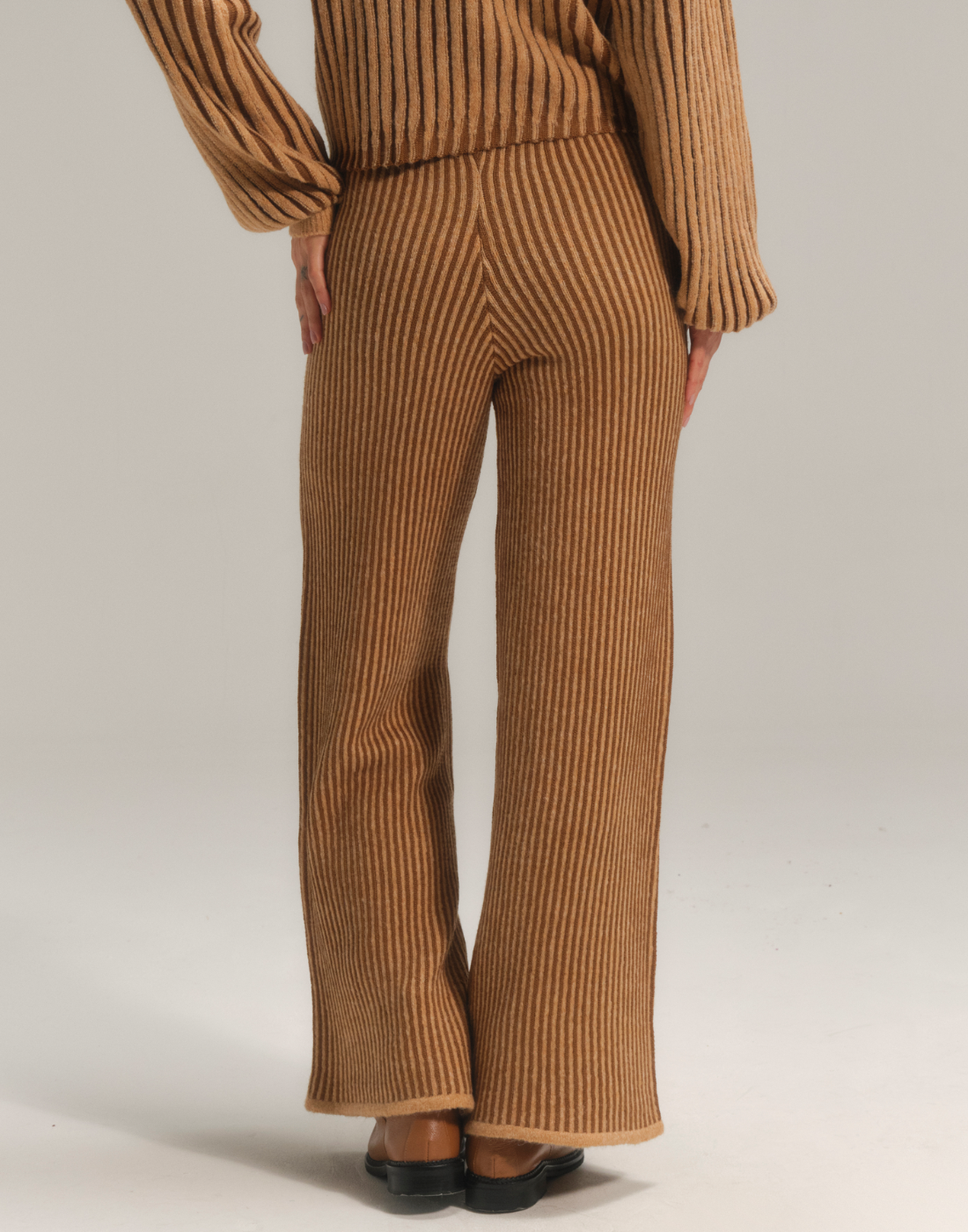 Calça Listrada Nubbis Caramelo Nórdico