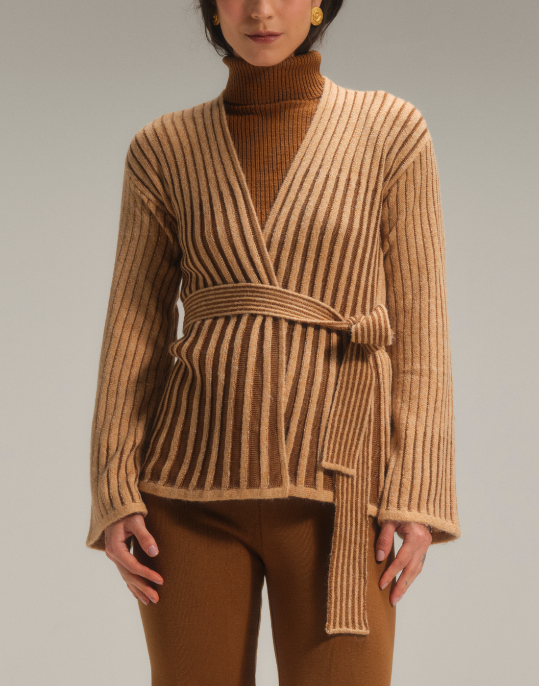 Cardigan Transpassado Nubbis Caramelo Nórdico