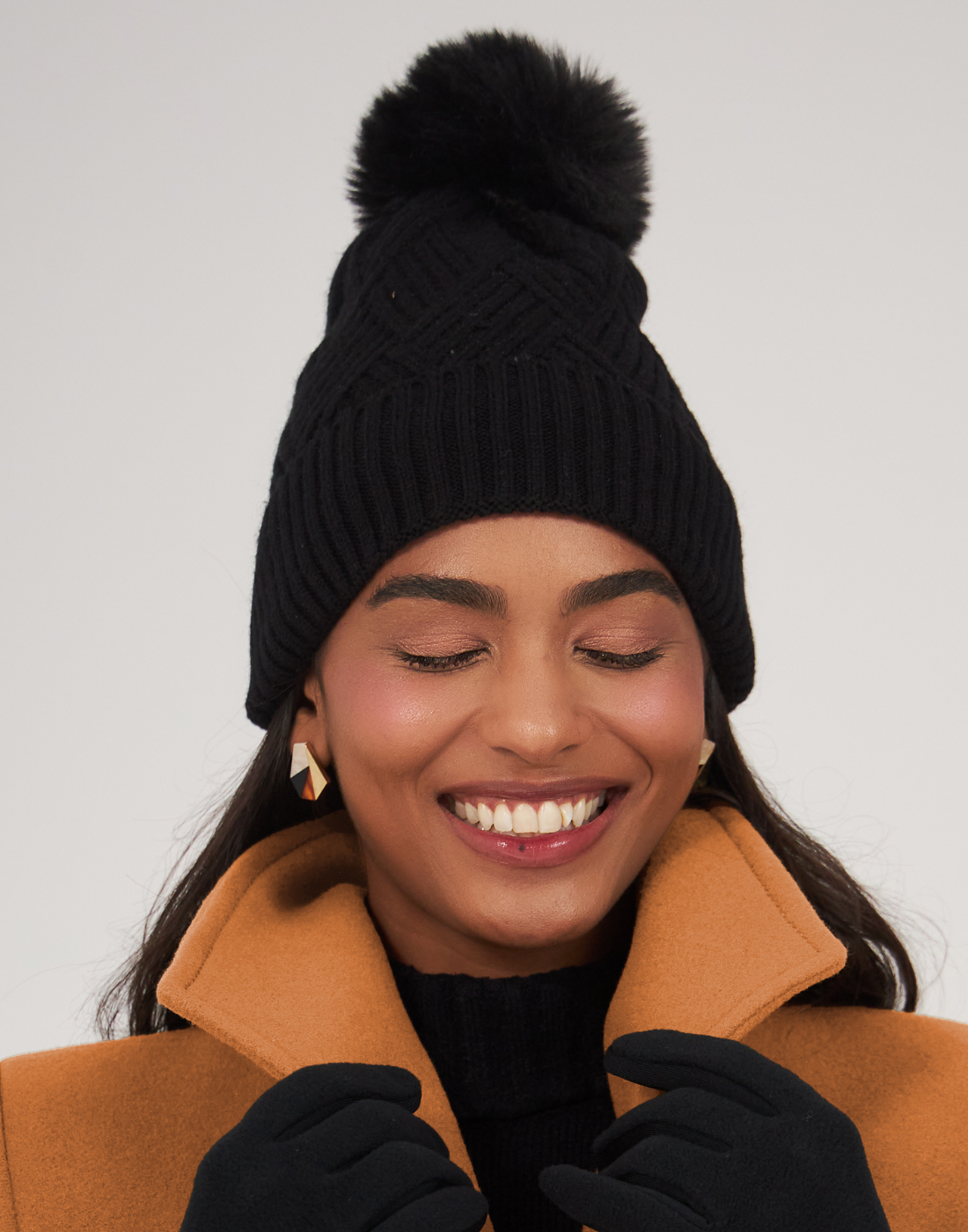 Gorro Forrado Losangos Pom Pom Preto
