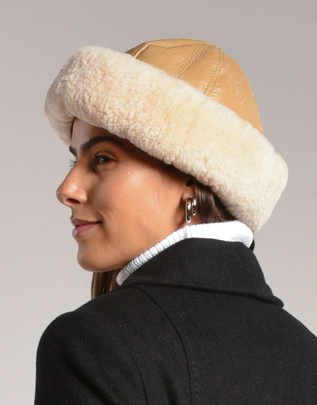 Gorro de Couro e lã Siberia Bege